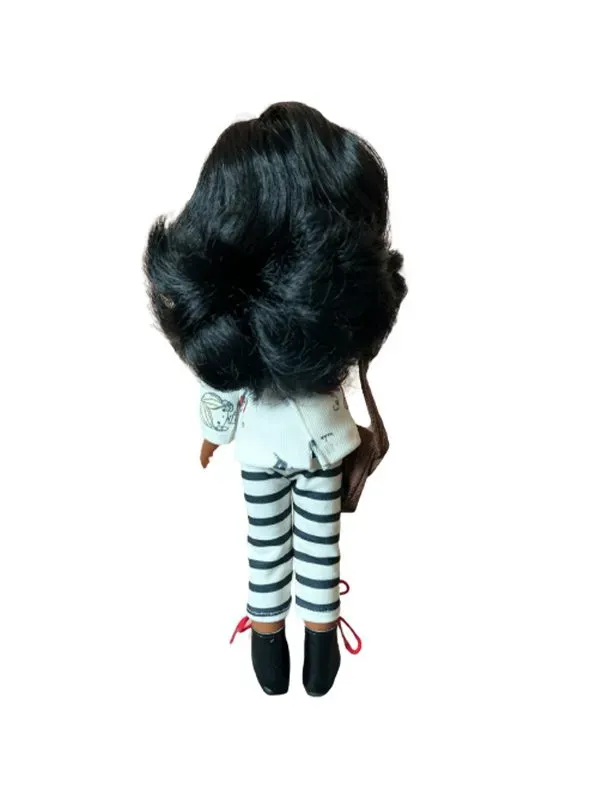 Tween Puppe NEISHA mit Tasche, Handspiegel & Haarbürste – Bild 2